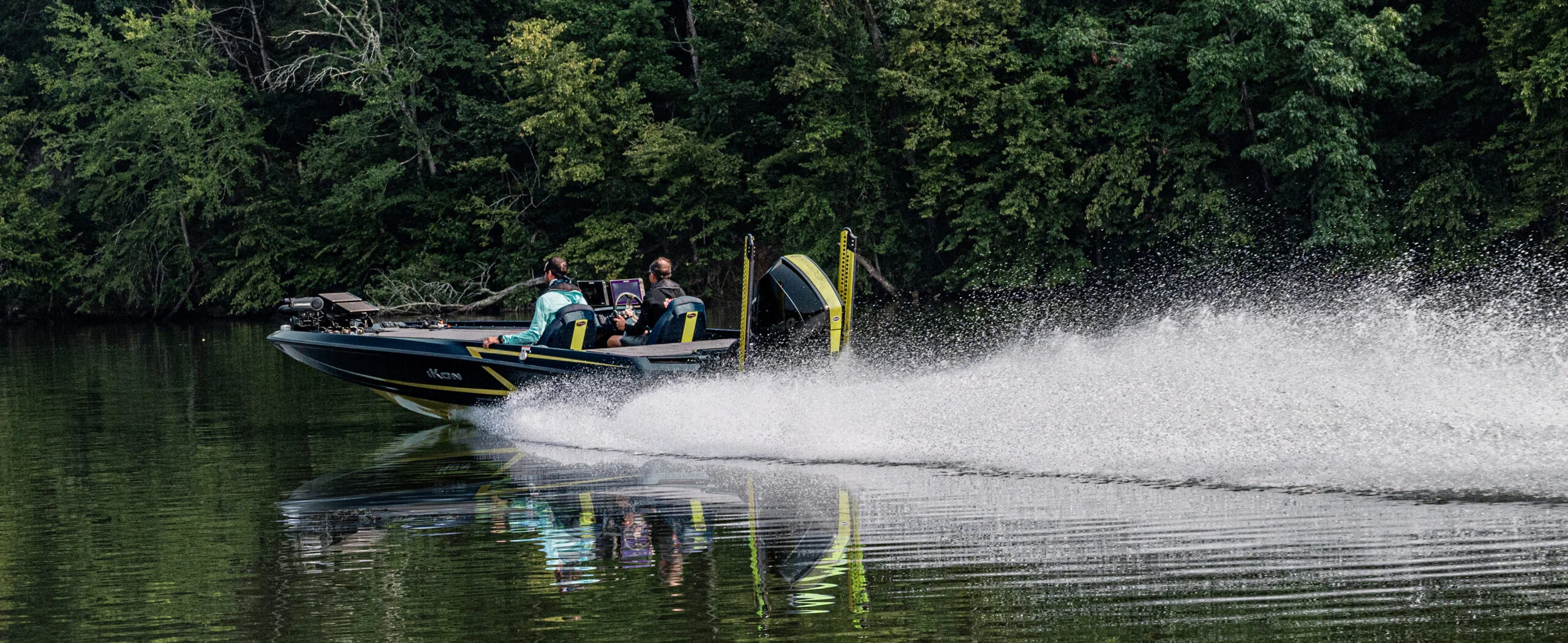 LX20 Bass Boat Going Fast On Plane